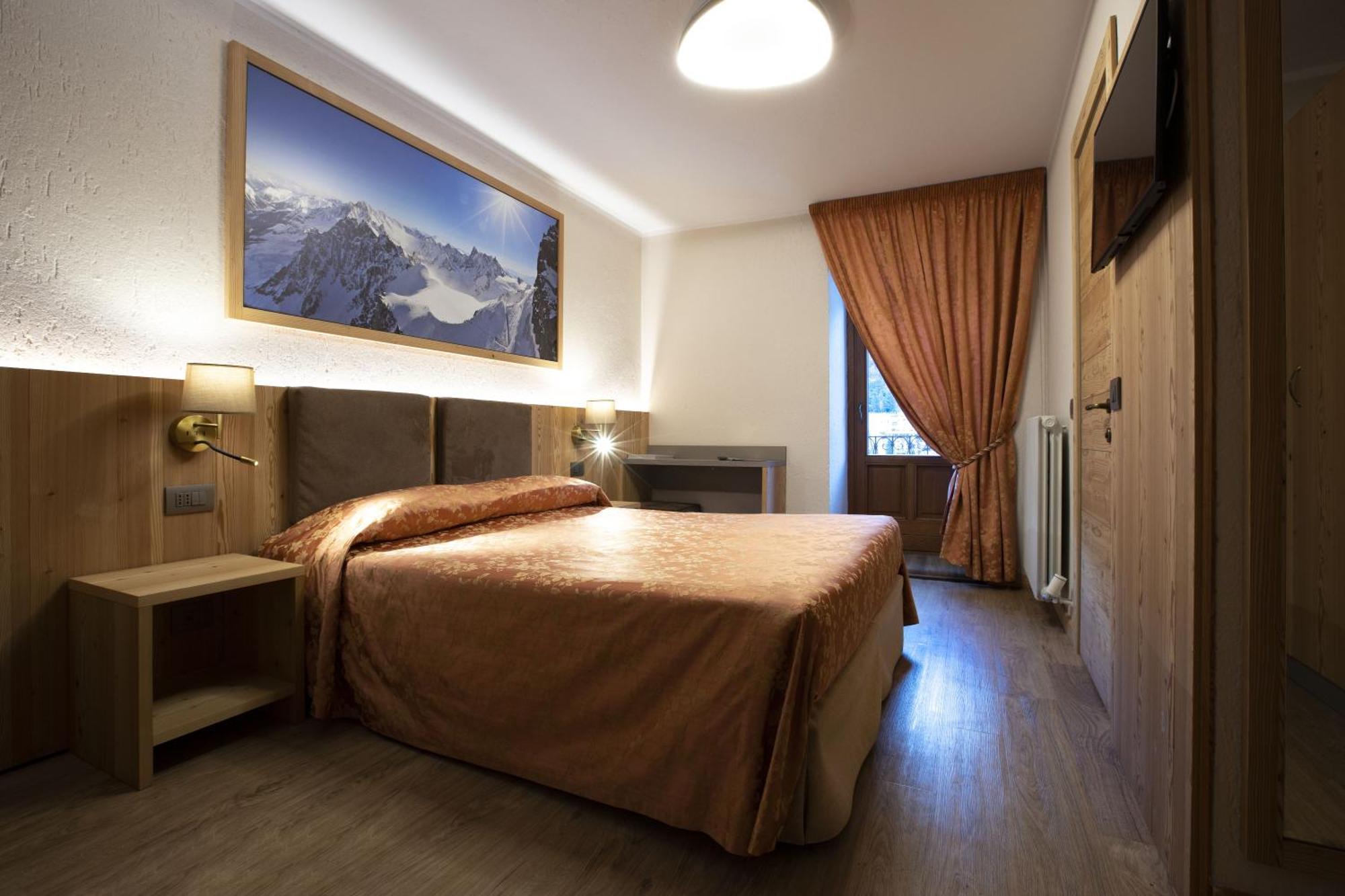 Hotel Des Glaciers Courmayeur Exterior photo