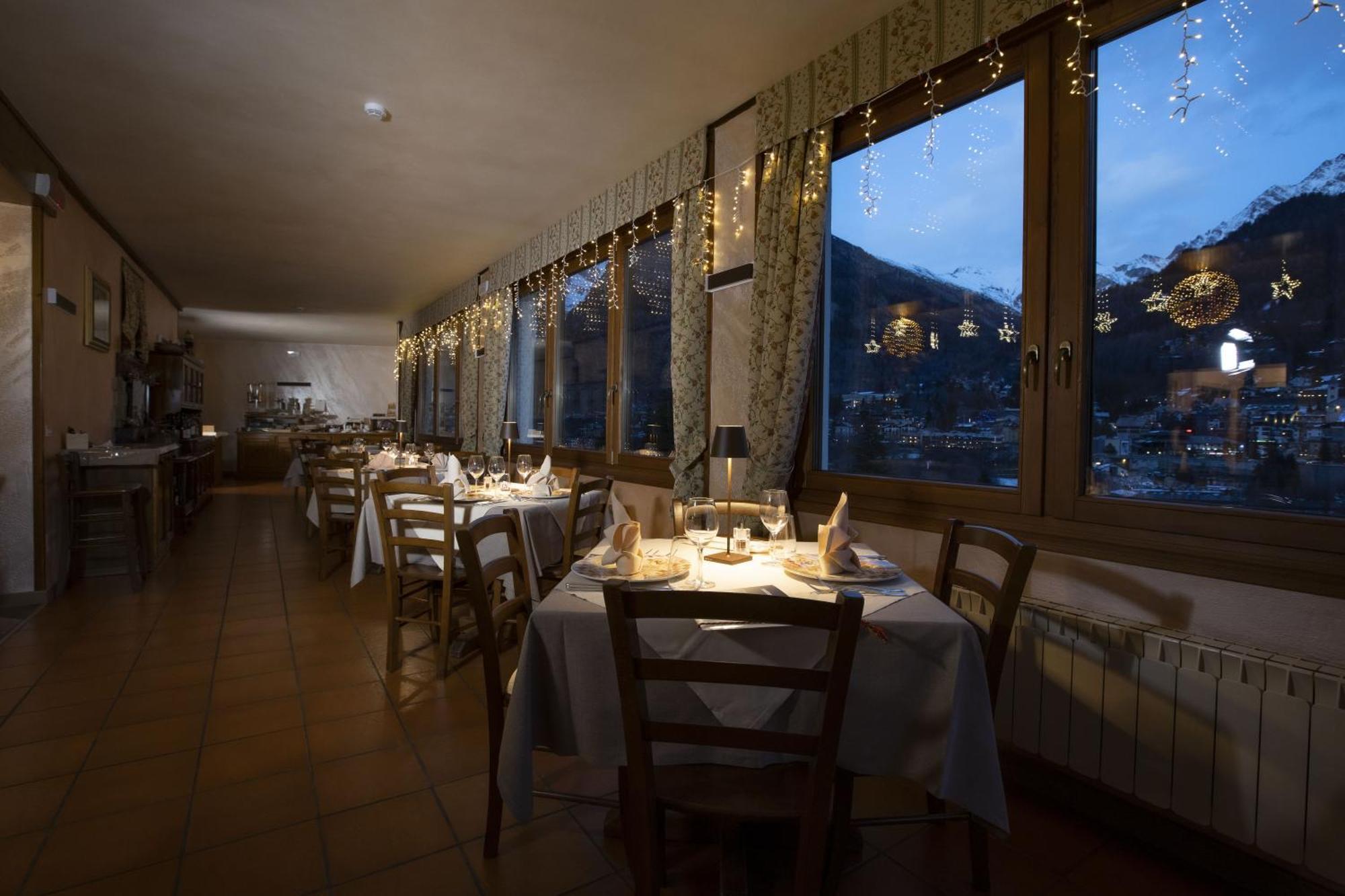 Hotel Des Glaciers Courmayeur Exterior photo