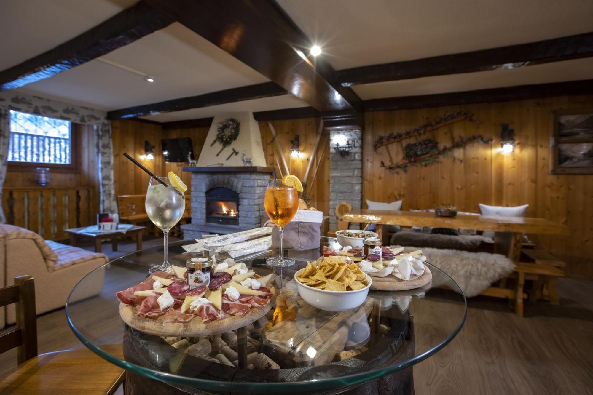 Hotel Des Glaciers Courmayeur Exterior photo